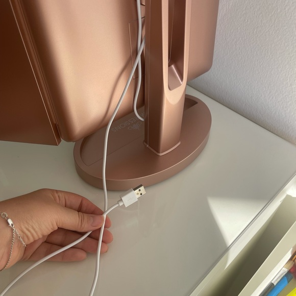 Rose Gold vanity mirror with light - Picture 3 of 4